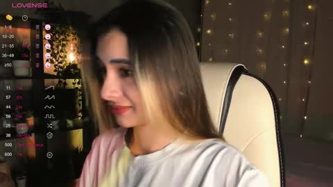 Snapshot of darlabelle chatting on 16, 11, 2025 Belle online show from 16, 11, 2025