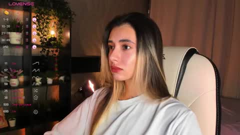 Snapshot of darlabelle chatting on 21, 11, 2025 Belle online show from 21, 11, 2025