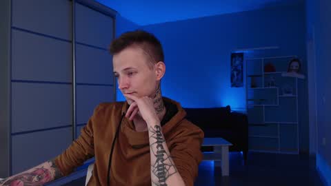 your lovely Oli online show from 2, 12, 2024