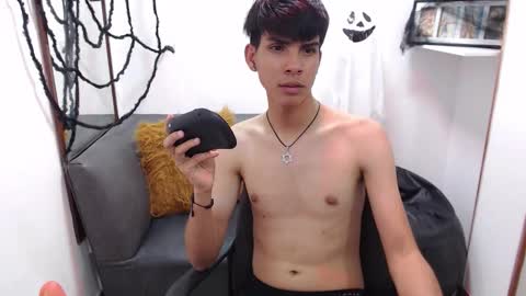 Snapshot of david_925_ chatting on 29, 10, 2025 David online show from 29, 10, 2025