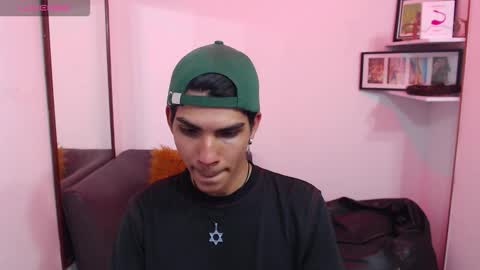 Snapshot of david_925_ chatting on 22, 11, 2025 David online show from 22, 11, 2025