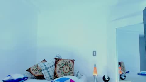 Hey im David that loves to explore and speak their fantasies. Very open talktative and nice. Feel free to chat with me online show from 22, 12, 2025