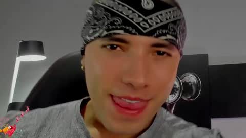 Snapshot of david_jons7 chatting on 7, 12, 2024 David Jons online show from 7, 12, 2024