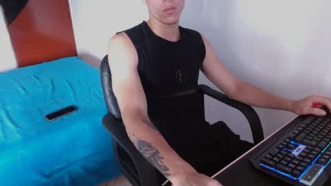 Snapshot of davidsalazar33 chatting on 5, 1, 2025 davidsalazar33 online show from 5, 1, 2025