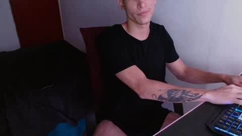 Snapshot of davidsalazar33 chatting on 5, 1, 2025 davidsalazar33 online show from 5, 1, 2025