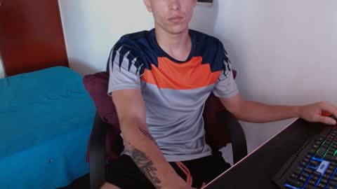 Snapshot of davidsalazar33 chatting on 7, 1, 2025 davidsalazar33 online show from 7, 1, 2025