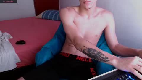 Snapshot of davidsalazar33 chatting on 8, 3, 2025 davidsalazar33 online show from 8, 3, 2025