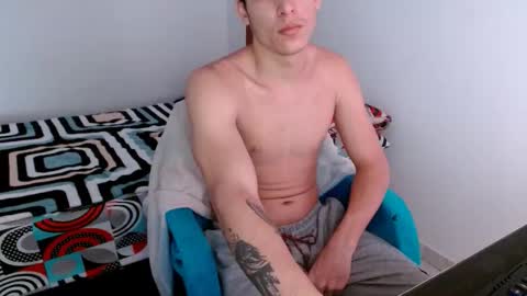 Snapshot of davidsalazar33 chatting on 19, 10, 2025 davidsalazar33 online show from 19, 10, 2025