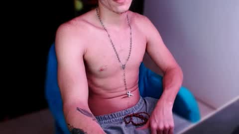 Snapshot of davidsalazar33 chatting on 2, 11, 2025 davidsalazar33 online show from 2, 11, 2025