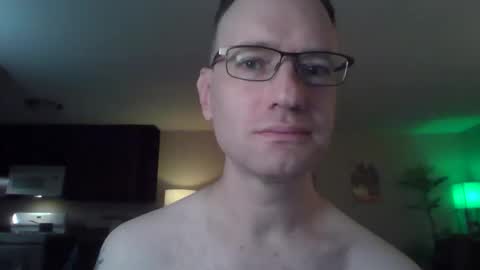 Snapshot of davidwilcox1982 chatting on 17, 12, 2025 Dave online show from 17, 12, 2025