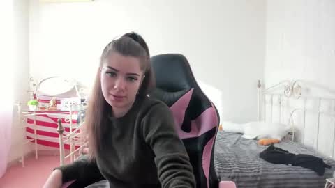 Snapshot of dazdrasmigdasue chatting on 19, 2, 2025 dazdrasmigdasue online show from 19, 2, 2025