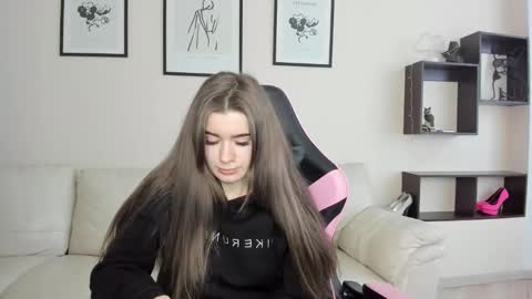 Snapshot of dazdrasmigdasue chatting on 3, 3, 2025 dazdrasmigdasue online show from 3, 3, 2025