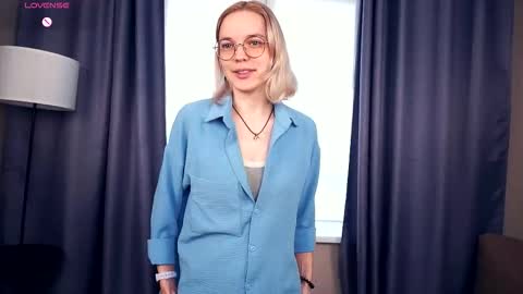 Charlie 18yo online show from 11, 10, 2025