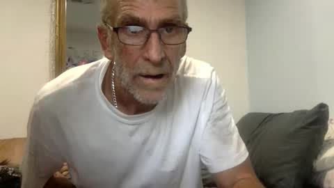 deanofflove221000 online show from 9, 2, 2026