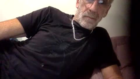 deanofflove221000 online show from 17, 3, 2026