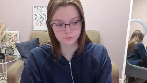 Snapshot of dear_jessica9 chatting on 18, 10, 2025 Jessica online show from 18, 10, 2025