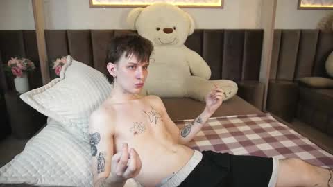 dearboyy_ online show from 25, 3, 2026