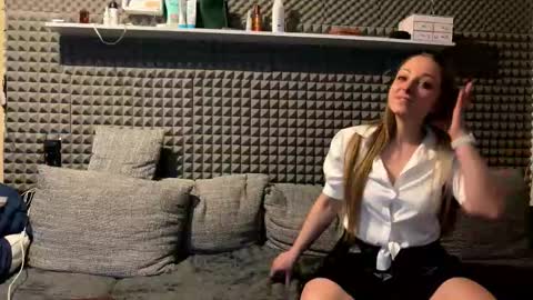 Dee Lorrie online show from 20, 3, 2026