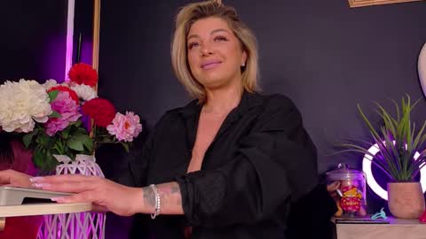 Snapshot of deeadiamond chatting on 18, 10, 2025 Deea online show from 18, 10, 2025