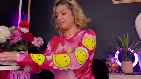 Snapshot of deeadiamond chatting on 9, 11, 2025 Deea online show from 9, 11, 2025