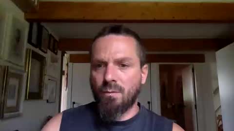 Snapshot of deivitzzz chatting on 12, 9, 2025 Hermes online show from 12, 9, 2025