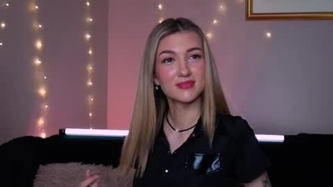 Snapshot of delcieodoherty chatting on 27, 11, 2025 Adla online show from 27, 11, 2025