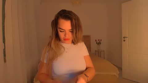 Snapshot of deliadelicious chatting on 1, 11, 2025 deliadelicious online show from 1, 11, 2025