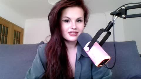 dellacrush_ online show from 9, 3, 2025