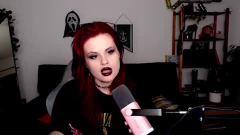 dellacrush_ online show from 10, 11, 2025