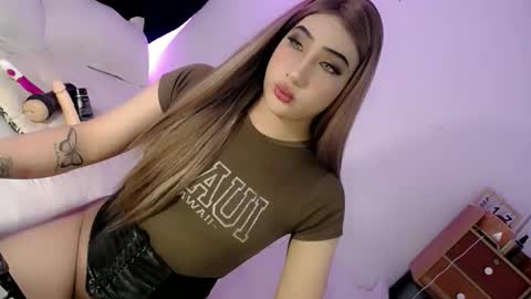 Snapshot of deluxetgirl69 chatting on 9, 10, 2025 Chesca online show from 9, 10, 2025