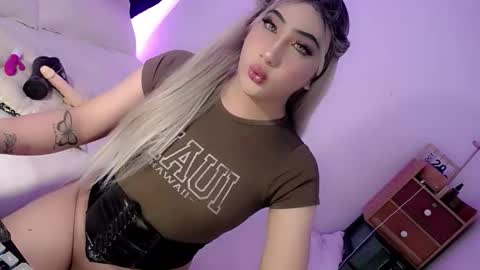 Snapshot of deluxetgirl69 chatting on 26, 10, 2025 Chesca online show from 26, 10, 2025