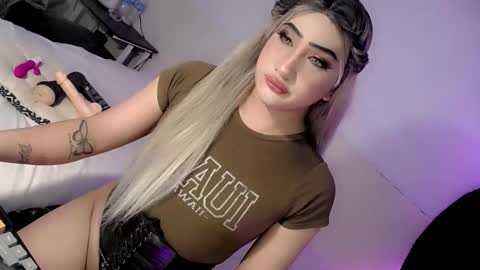 Snapshot of deluxetgirl69 chatting on 31, 10, 2025 Chesca online show from 31, 10, 2025