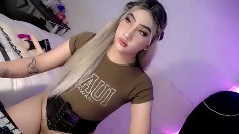 Snapshot of deluxetgirl69 chatting on 1, 11, 2025 Chesca online show from 1, 11, 2025