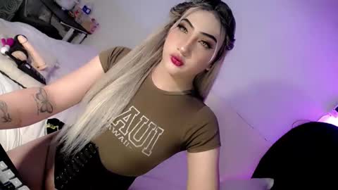 Snapshot of deluxetgirl69 chatting on 15, 11, 2025 Chesca online show from 15, 11, 2025