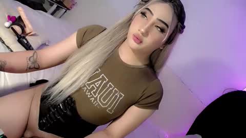 Snapshot of deluxetgirl69 chatting on 16, 11, 2025 Chesca online show from 16, 11, 2025