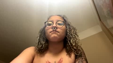 Snapshot of deluxxxeblu chatting on 1, 2, 2025 TankinBody online show from 1, 2, 2025