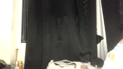 Snapshot of deluxxxeblu chatting on 10, 2, 2025 TankinBody online show from 10, 2, 2025