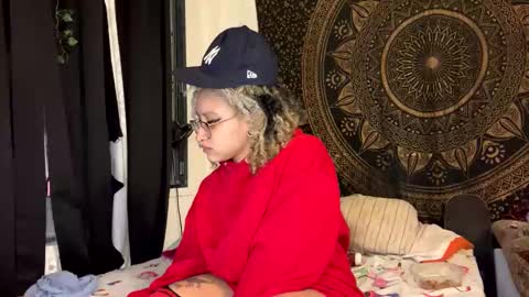 Snapshot of deluxxxeblu chatting on 13, 2, 2025 TankinBody online show from 13, 2, 2025