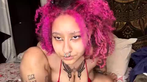 Snapshot of deluxxxeblu chatting on 25, 2, 2025 TankinBody online show from 25, 2, 2025