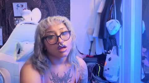 Snapshot of deluxxxeblu chatting on 19, 1, 2026 TankinBody online show from 19, 1, 2026