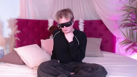 demianenglen online show from 3, 10, 2025