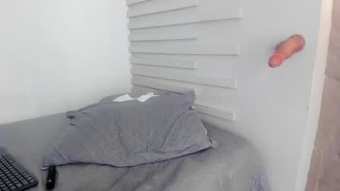 demy_ruiz online show from 4, 3, 2025