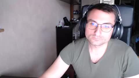 Snapshot of den_lover1 chatting on 22, 10, 2025 Den online show from 22, 10, 2025