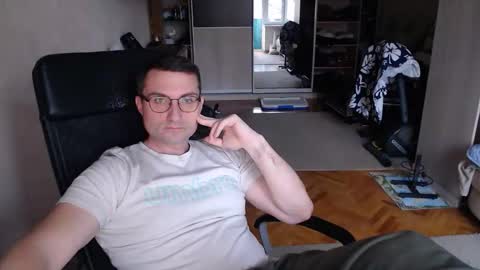 Snapshot of den_lover1 chatting on 25, 10, 2025 Den online show from 25, 10, 2025