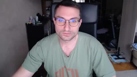 Snapshot of den_lover1 chatting on 29, 10, 2025 Den online show from 29, 10, 2025