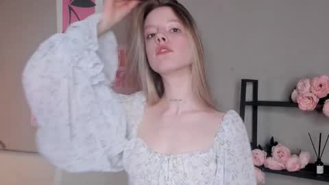 Snapshot of denaebeste chatting on 15, 11, 2025 Emma online show from 15, 11, 2025