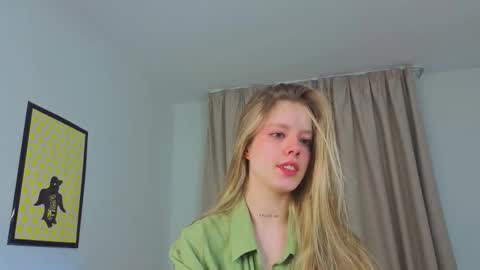 Snapshot of denaebeste chatting on 19, 3, 2026 Emma online show from 19, 3, 2026