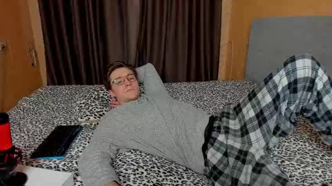 Snapshot of deni_boy99 chatting on 17, 12, 2025 Deni online show from 17, 12, 2025