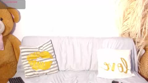   online show from 28, 10, 2025