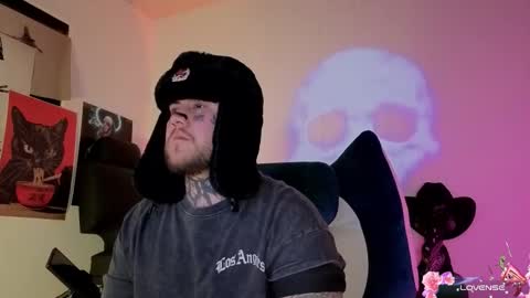 Snapshot of denjig chatting on 5, 11, 2025 Oliver online show from 5, 11, 2025